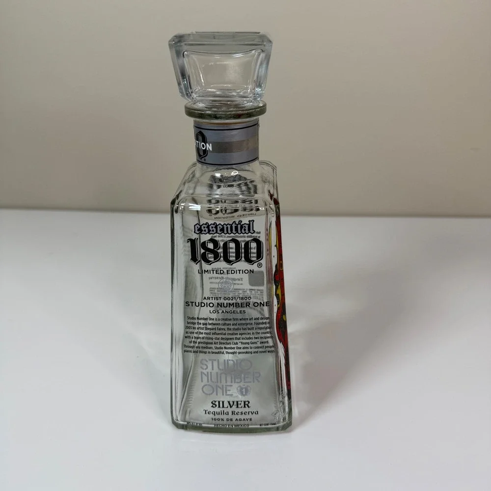 1800 Essential Silver Tequila Bottle Limited Edition Studio Glass Decanter‎